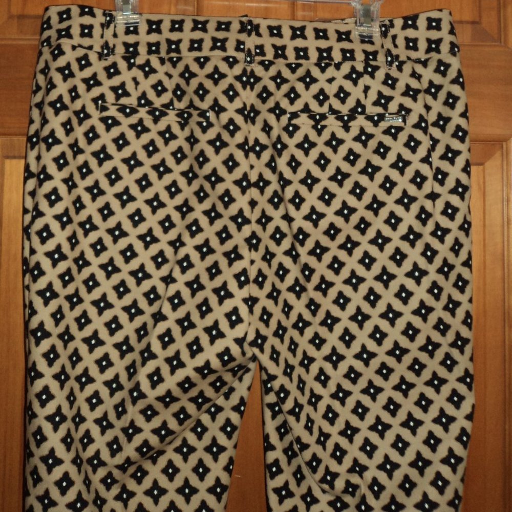 Capri Pants - Picture 6 of 7